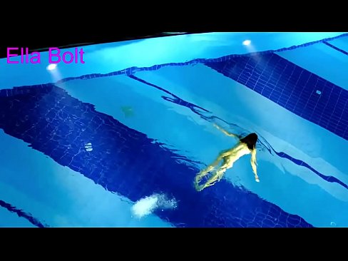 ❤️ Nu mă pot opri din privit, tânără blondă surprinsă înotând goală în piscina stațiunii ELLA BOLT ️ at ro.marketapp.top ❌️❤