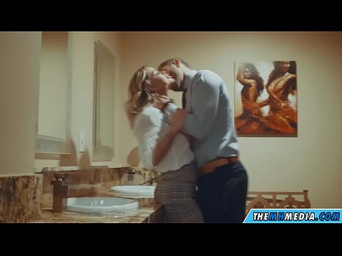 ❤️ Când o blondă cu sânii mari te seduce într-o toaletă publică ️ at ro.marketapp.top ❌️❤